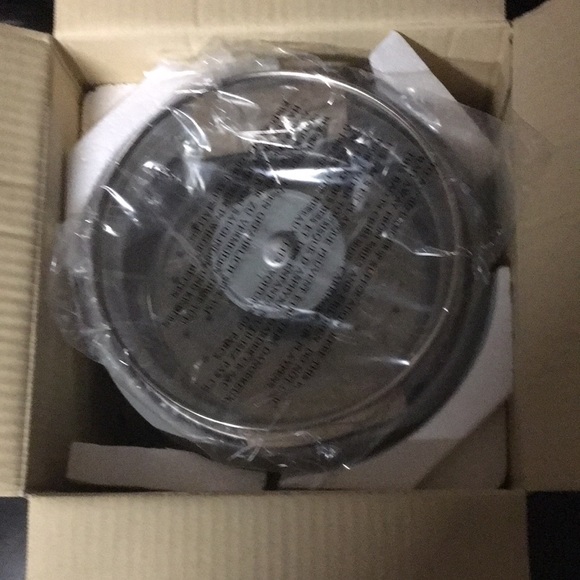 - New!Rice cooker/Steamer/w keep warm- new still in box by zojirushi - Picture 5 of 5